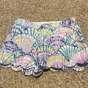 Lilly Pulitzer She’ll Print shorts 🐚💜 Size 4